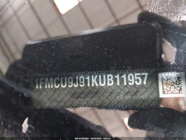 1FMCU9J91KUB11957 Ford Escape Titanium