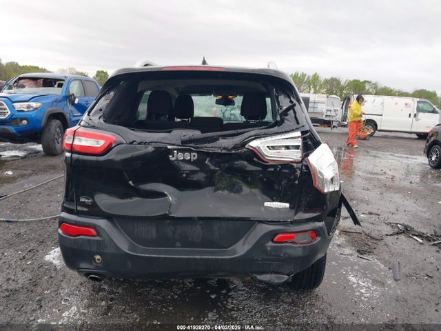1C4PJLCB0FW676917 Jeep Cherokee Latitude