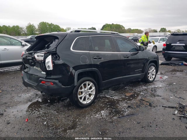 1C4PJLCB0FW676917 Jeep Cherokee Latitude