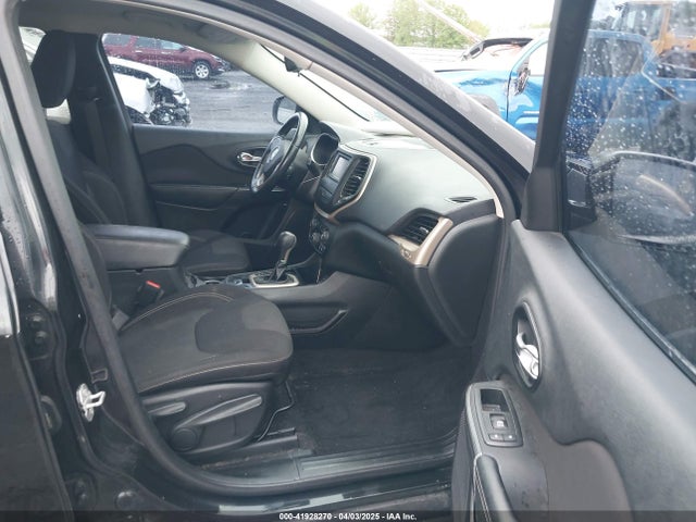 1C4PJLCB0FW676917 Jeep Cherokee Latitude