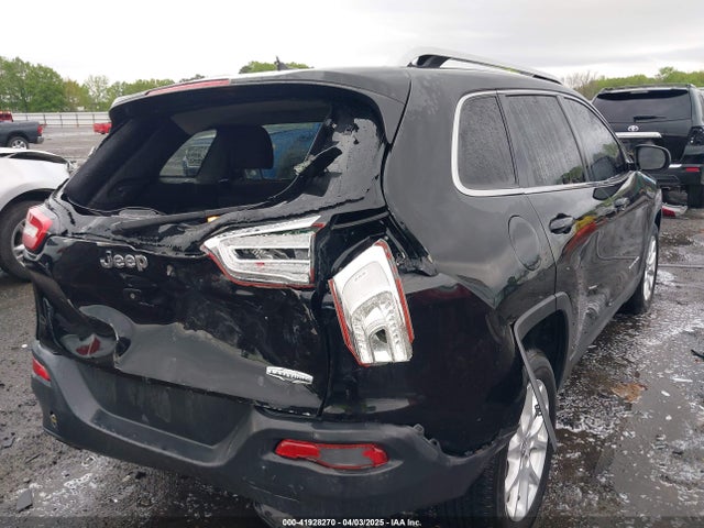 1C4PJLCB0FW676917 Jeep Cherokee Latitude