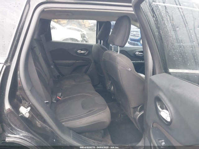1C4PJLCB0FW676917 Jeep Cherokee Latitude