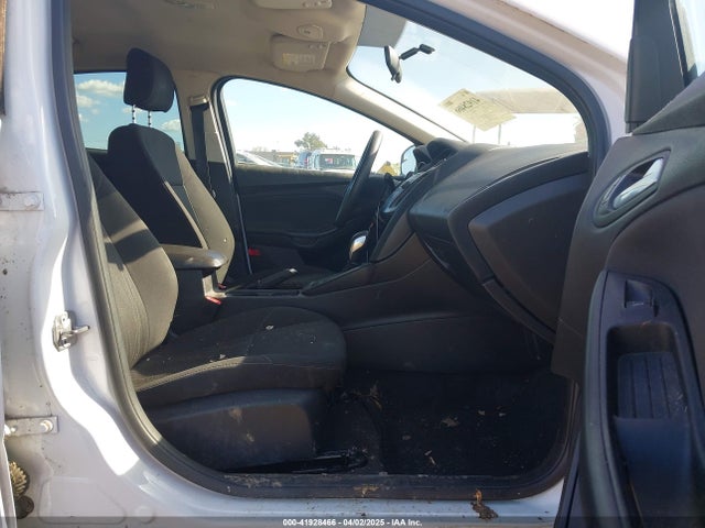 1FADP3FE5HL303843 Ford FOCUS SE