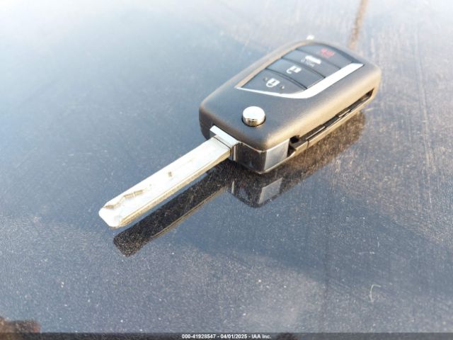 5YFB4MDE4PP075682 Toyota COROLLA LE