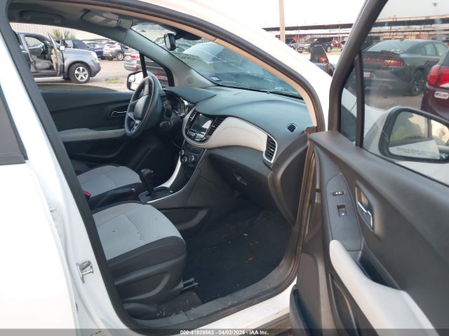 3GNCJKSB4JL341434 Chevrolet TRAX LS