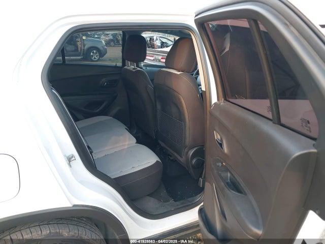 3GNCJKSB4JL341434 Chevrolet TRAX LS