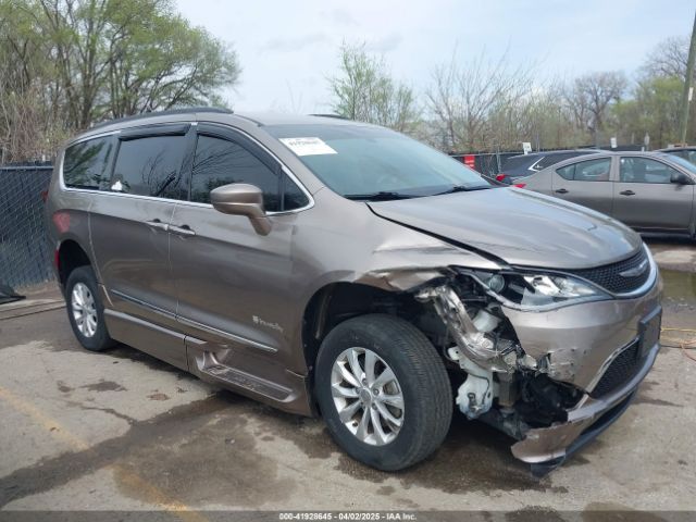 2C4RC1BG9HR831786 Chrysler Pacifica Touring-l