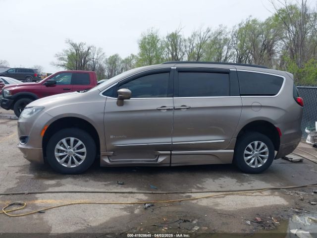 2C4RC1BG9HR831786 Chrysler Pacifica Touring-l