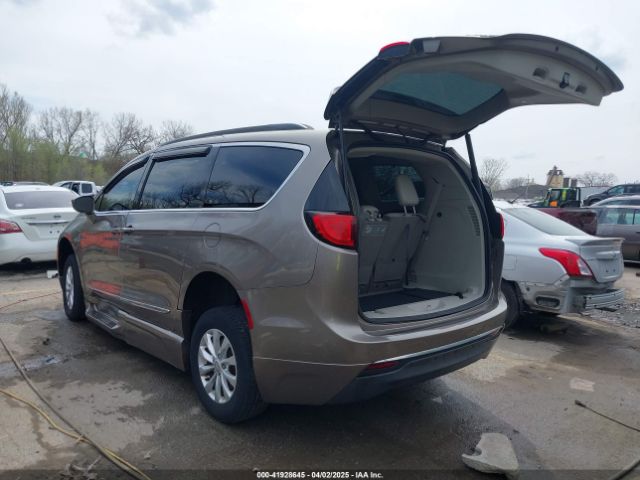 2C4RC1BG9HR831786 Chrysler Pacifica Touring-l