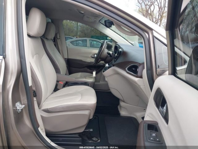 2C4RC1BG9HR831786 Chrysler Pacifica Touring-l