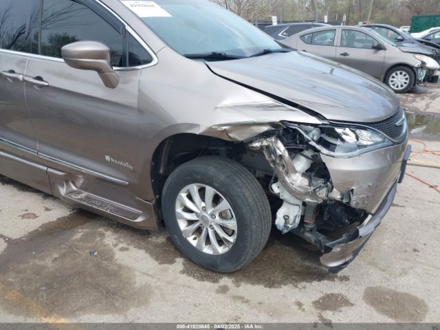 2C4RC1BG9HR831786 Chrysler Pacifica Touring-l