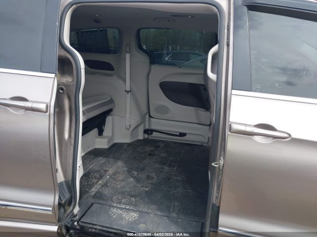 2C4RC1BG9HR831786 Chrysler Pacifica Touring-l