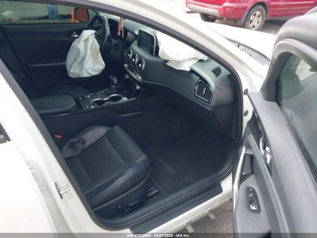 KNAE15LA8J6031125 KIA Stinger