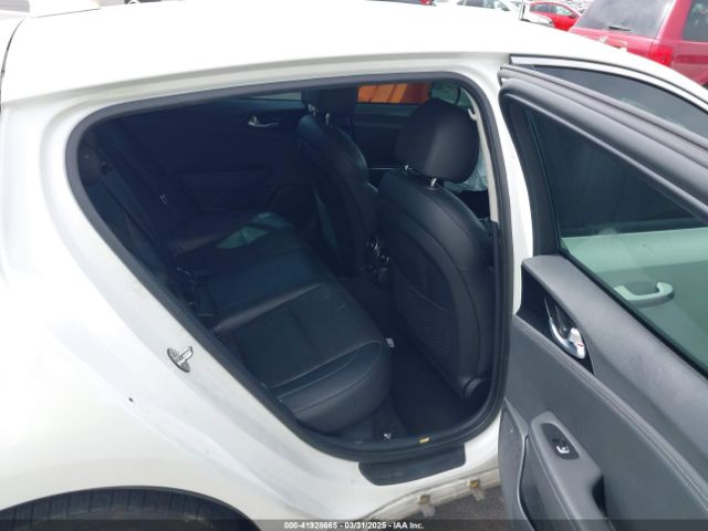 KNAE15LA8J6031125 KIA Stinger