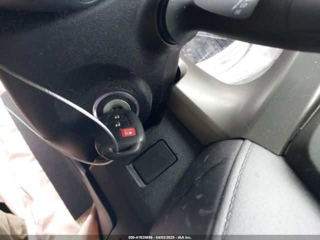 2T3ZFREV8HW318096 Toyota RAV4 LE