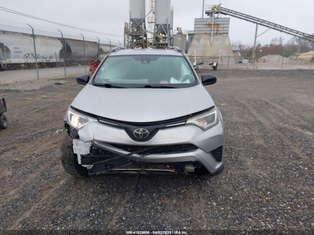 2T3ZFREV8HW318096 Toyota RAV4 LE