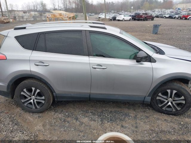 2T3ZFREV8HW318096 Toyota RAV4 LE