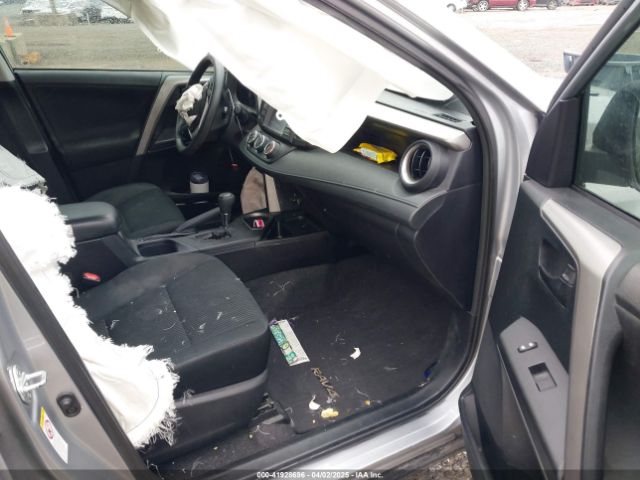 2T3ZFREV8HW318096 Toyota RAV4 LE