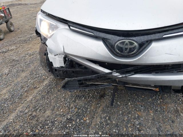 2T3ZFREV8HW318096 Toyota RAV4 LE