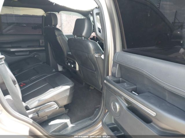 1FMJU1HT6KEA22566 Ford Expedition Xlt