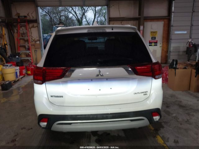 JA4AD3A39KZ005645 Mitsubishi Outlander Sel