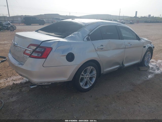 1FAHP2E89GG132612 Ford 2016