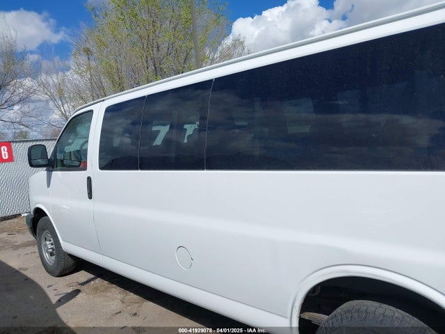 1GAZGNFG8J1187822 Chevrolet Express 3500 Ls