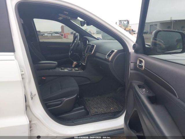 1C4RJFAG9HC864607 Jeep Grand Cherokee Laredo 4x4