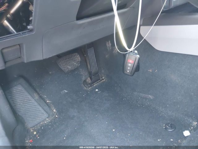 4T1C31AK2NU589817 Toyota Camry Le Hybrid