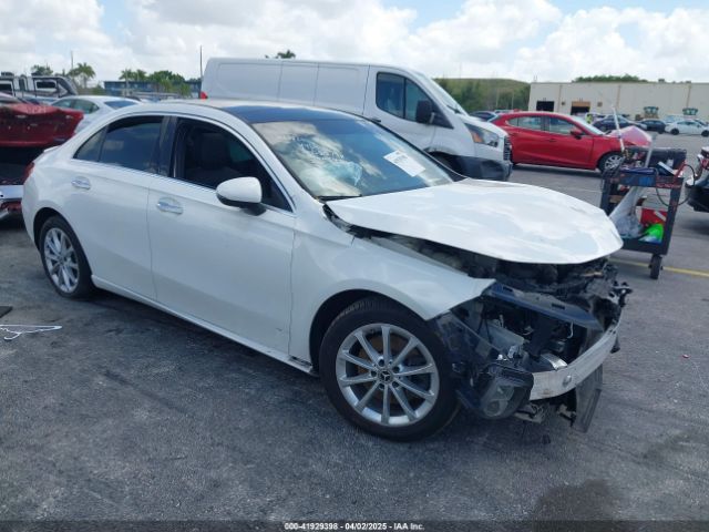 2022 MERCEDES-BENZ A 220 W1K3G4EB7NJ363784