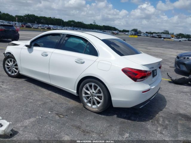 2022 MERCEDES-BENZ A 220 W1K3G4EB7NJ363784 Photo 2