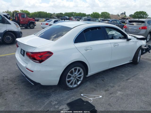 2022 MERCEDES-BENZ A 220 W1K3G4EB7NJ363784 Photo 3