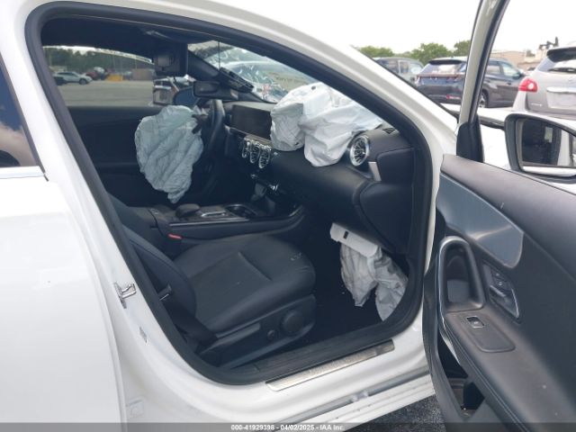 2022 MERCEDES-BENZ A 220 W1K3G4EB7NJ363784 Photo 4