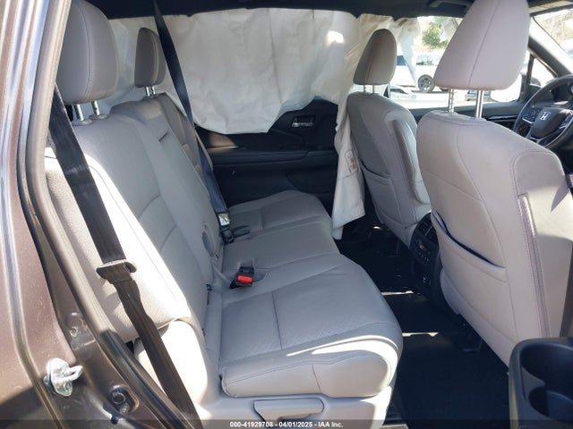 5FNYF8H08MB011467 Honda Passport Awd Elite
