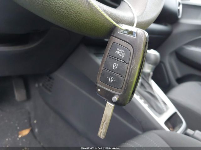 KMHRB8A35PU215977 Hyundai Venue Se