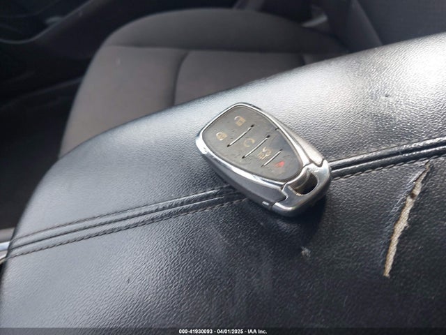 1G1ZD5ST1JF277134 Chevrolet MALIBU LT