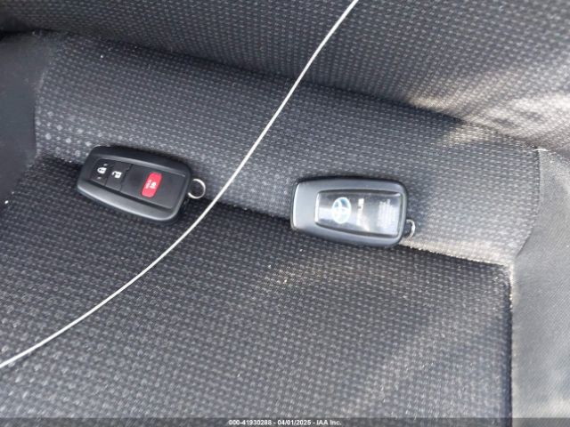 JTDKAMFUXN3159170 Toyota Prius Le