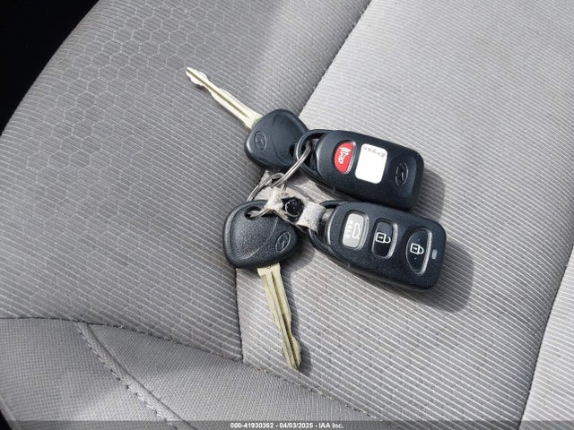 KMHD84LFXHU064287 Hyundai ELANTRA SE