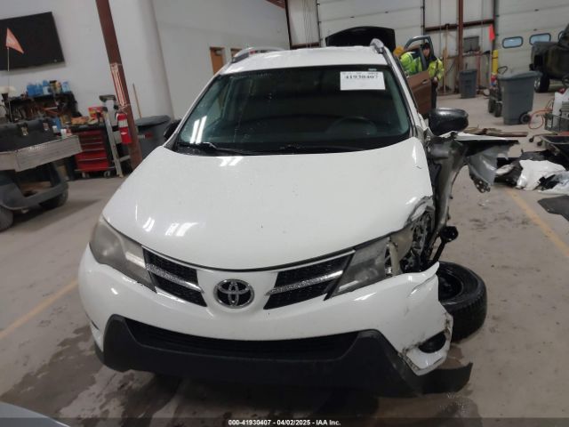 2T3BFREV6EW145188 Toyota RAV4 LE