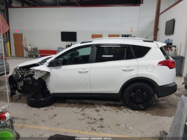 2T3BFREV6EW145188 Toyota RAV4 LE