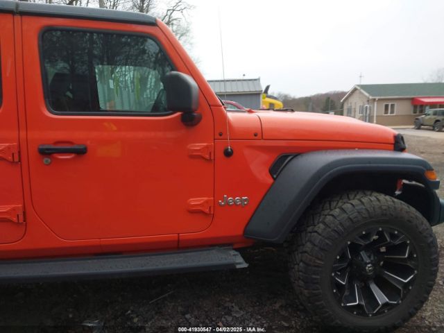 1C4HJXDN4JW198045 Jeep Wrangler Unlimited Sport S 4x4
