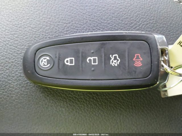1FMCU0J98FUC07196 Ford Escape Titanium
