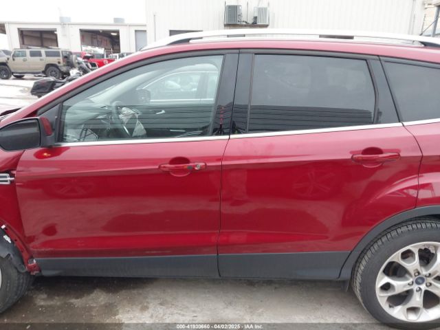 1FMCU0J98FUC07196 Ford Escape Titanium
