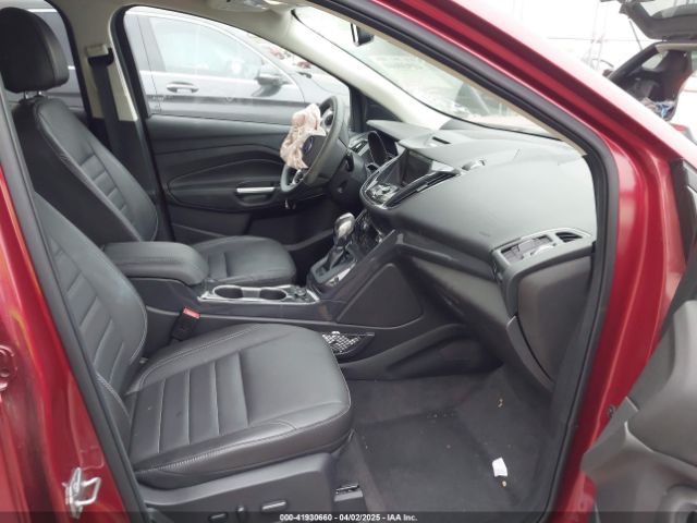1FMCU0J98FUC07196 Ford Escape Titanium