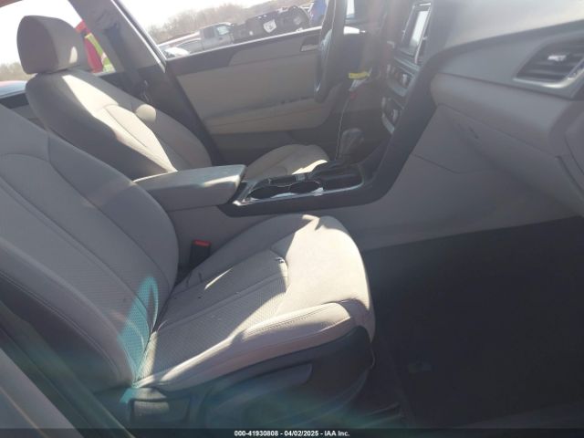 5NPE24AF2JH693975 Hyundai SONATA SE