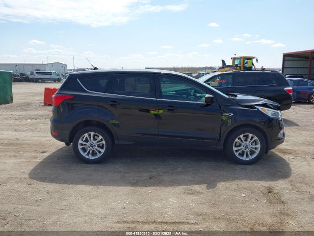1FMCU9GDXKUB78598 Ford ESCAPE SE