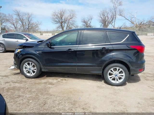 1FMCU9GDXKUB78598 Ford ESCAPE SE