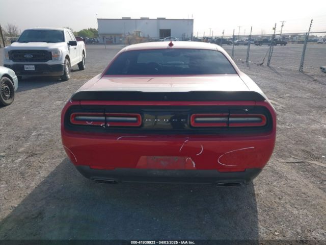 2C3CDZFJ6GH236331 Dodge Challenger 392 Hemi Scat Pack Shaker
