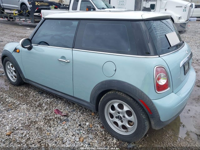 2012 MINI COOPER WMWSU3C59CT256398 Photo 2