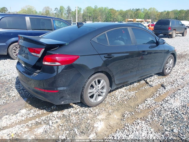 KMHD84LF8HU206040 Hyundai ELANTRA SE